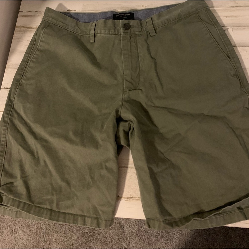 Banana Republic Olive Mens Aiden Shorts
